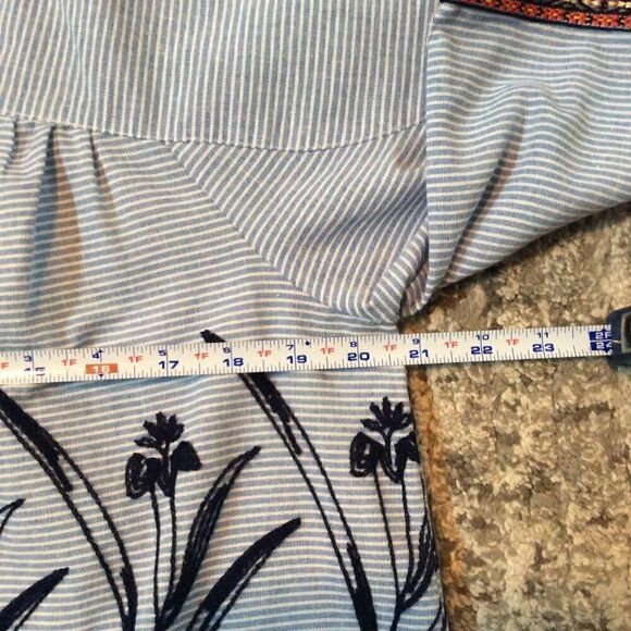 SKIES ARE BLUE SUPER CUTE EMBROIDERED TOP! SIZE S - Picture 5 of 9